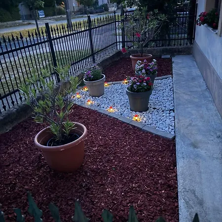 La Casa De Nido-tagas Csaladias 6 Foig, Kerttel Penzion