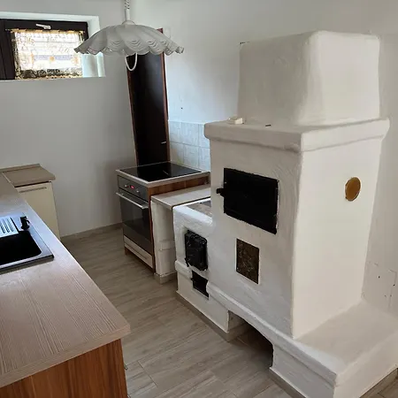 La Casa De Nido-tagas Csaladias 6 Foig, Kerttel Veszprémfajsz