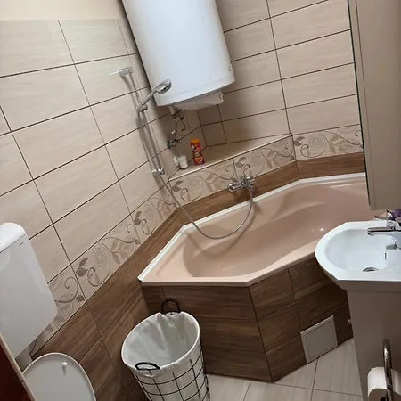 Penzion La Casa De Nido-tagas Csaladias 6 Foig, Kerttel 3*