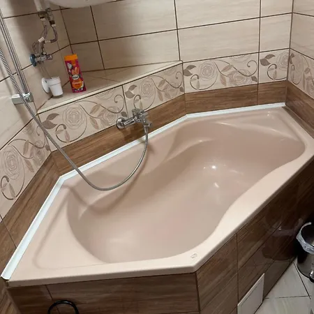 La Casa De Nido-tagas Csaladias 6 Foig, Kerttel Veszprémfajsz