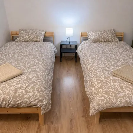 La Casa De Nido-tágas Családias 6 Főig, Kerttel 3*