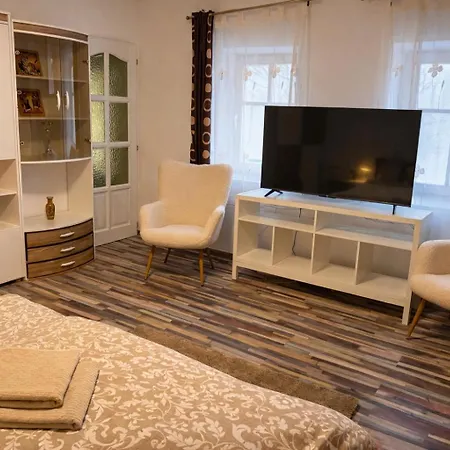 Casa de hóspedes La Casa De Nido-tágas Családias 6 Főig, Kerttel