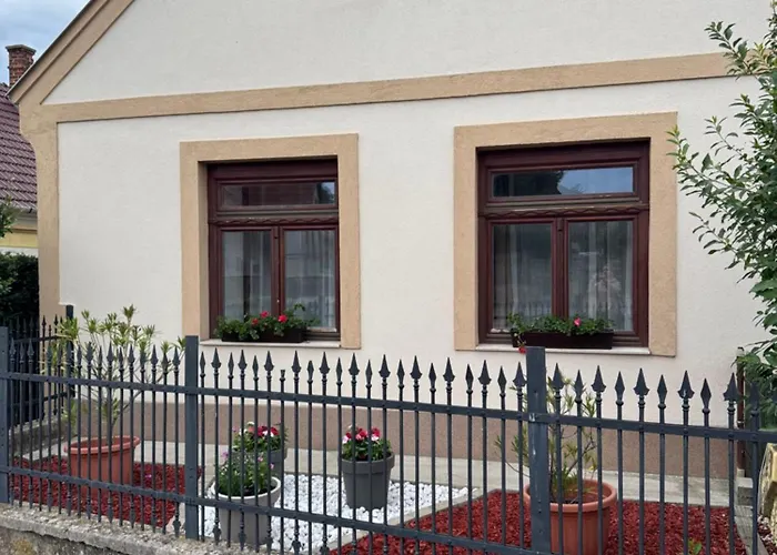 Casa de hóspedes La Casa De Nido-tágas Családias 6 Főig, Kerttel Veszprémfajsz